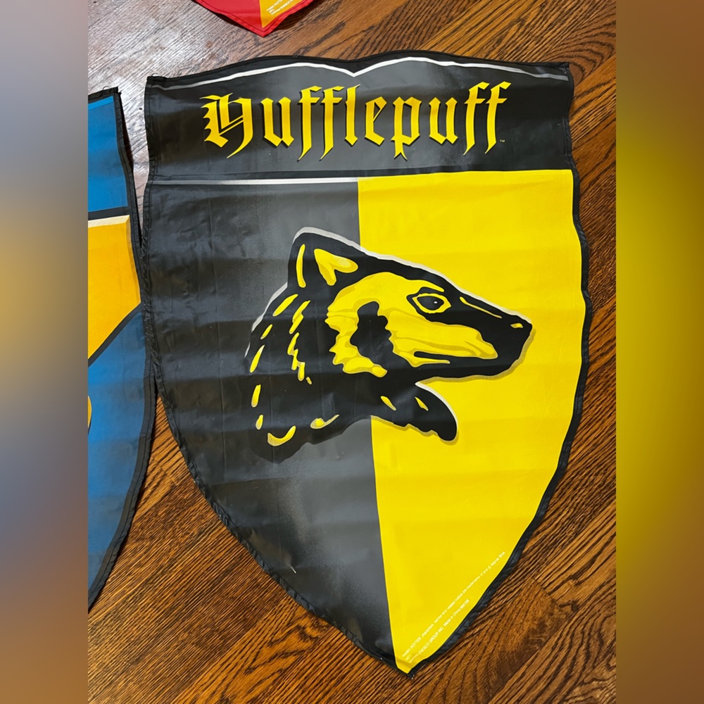 Set four house hogwarts banners 2001 ravenclaw gryffindor hufflepuff slytherin - Picture 2 of 10